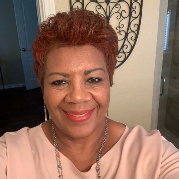 Meet your Posher, Debbis - Picture 1 of 2